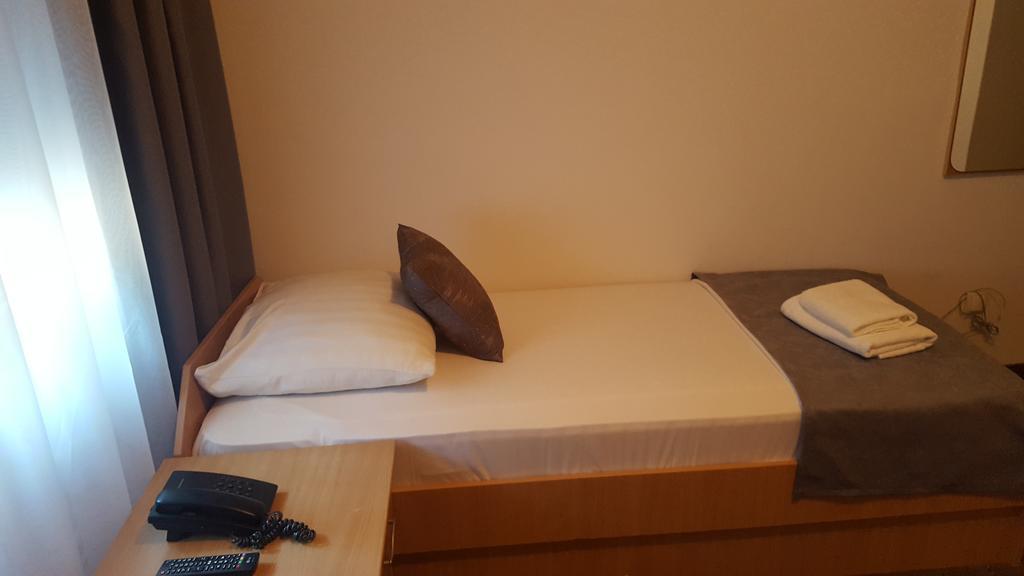 Hotel Amicus โมสตาร์ ภายนอก รูปภาพ